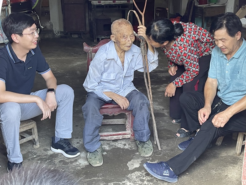 區(qū)人大代表、集團(tuán)副總馮小龍走訪潘塘福利院為老人送關(guān)懷